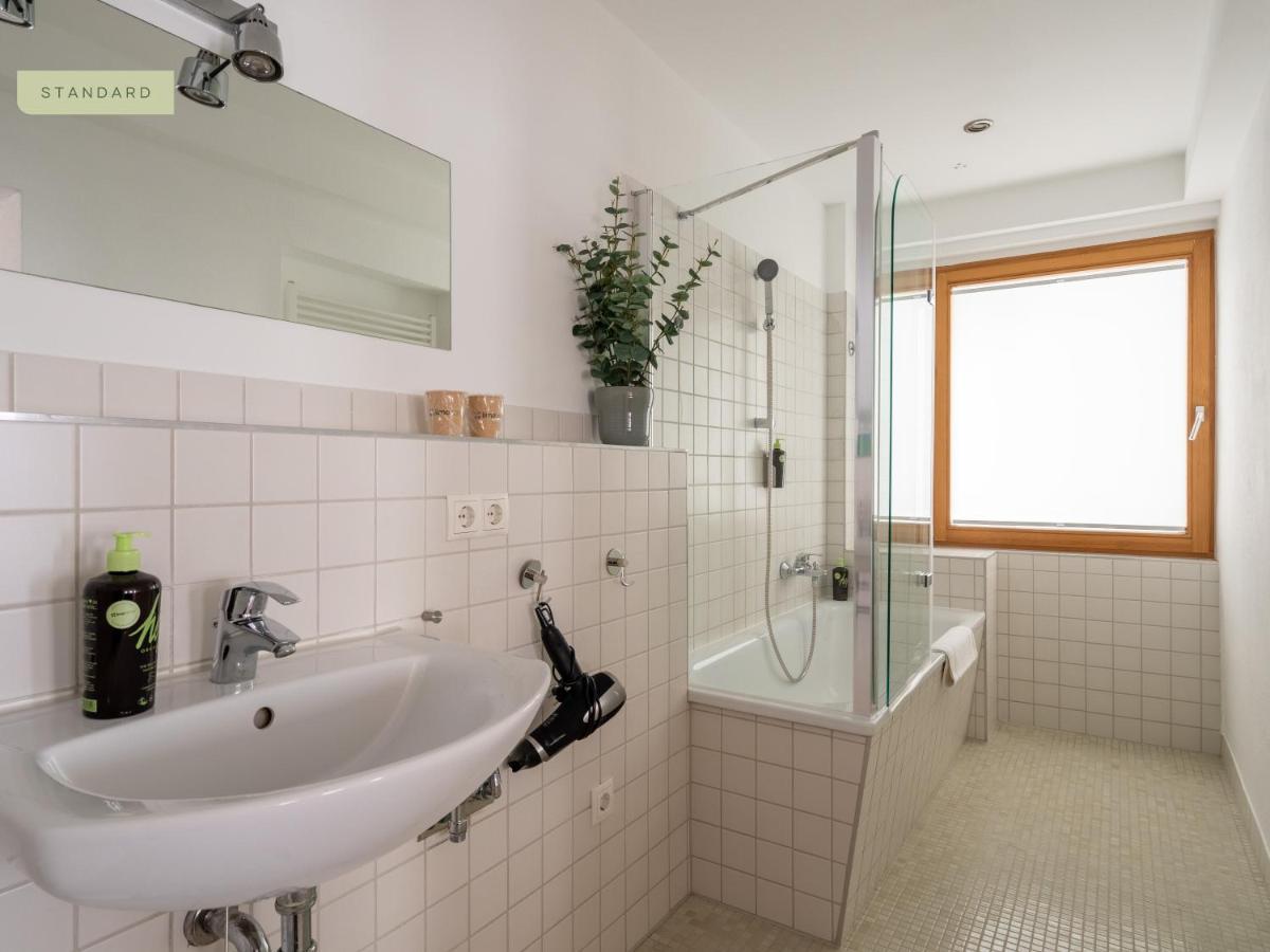 Schoenhouse Avenue - Digital Access * Berlino